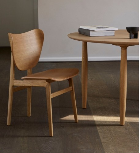 Ý tưởng thiết kế mẫu ghế uốn cong từ những đường nét mềm mại, tự nhiên mà sắc sảo.
