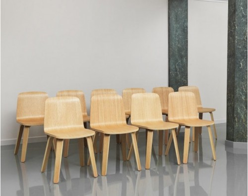Ghế ván ép gỗ uốn cong thiết kế theo phong cách hiện đại