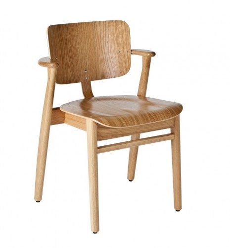 Ghế gỗ ván ép phủ veneer với thiết kế tay vịn mang lại sự thoải mái và tiện nghi tối đa cho người dùng