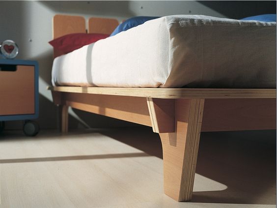 giường gỗ ván ép